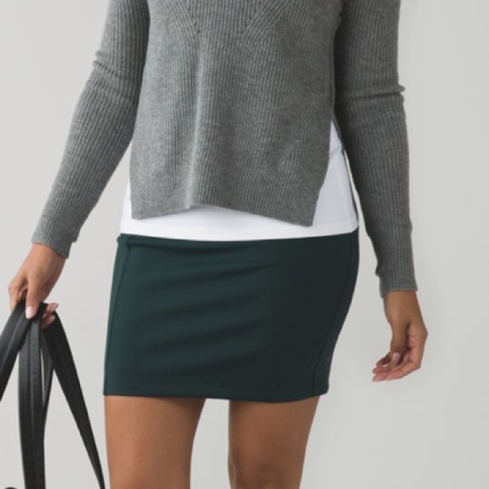 Lululemon &go Cityfarer Skirt
Dark Fuel Size 4
